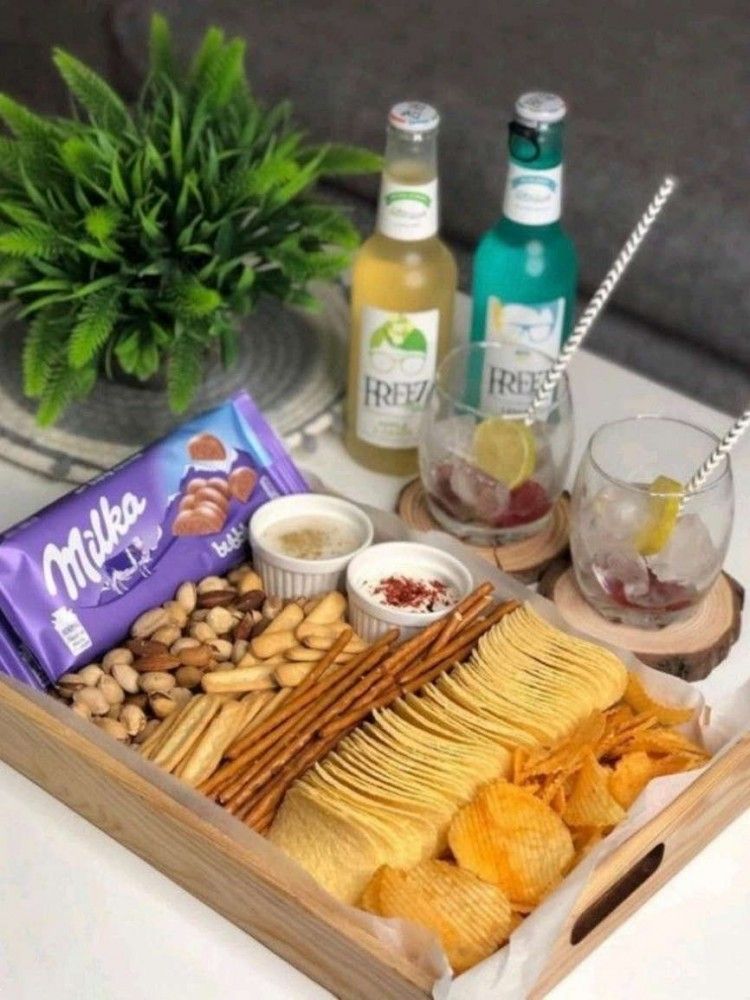چیدمان خوراکی روی میز | 25 ایده جذاب چیدمان خوراکی روی میز برای تولد و دورهمی