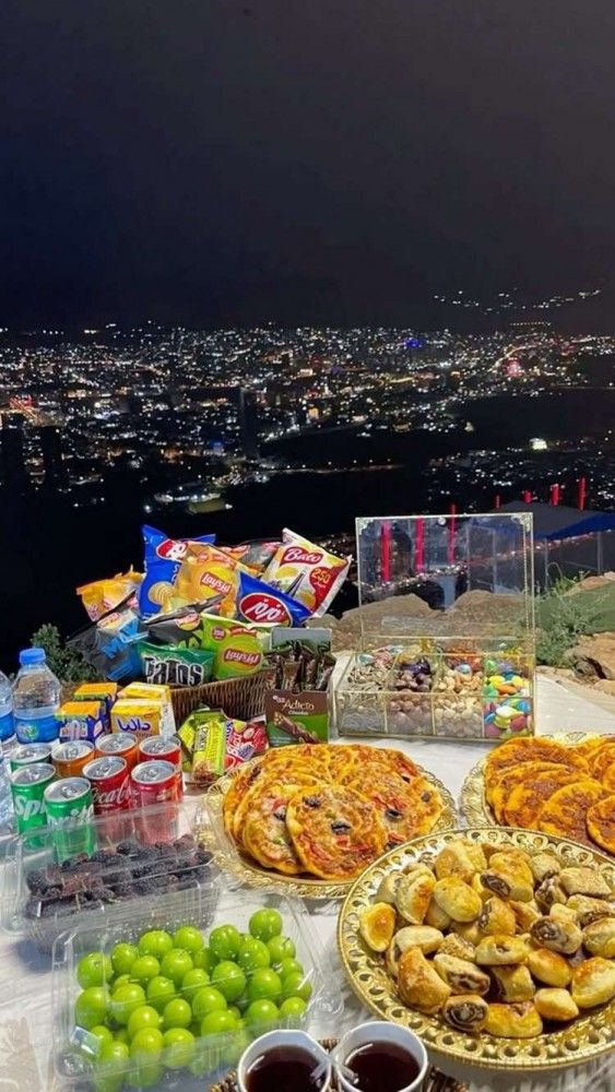 چیدمان خوراکی روی میز | 25 ایده جذاب چیدمان خوراکی روی میز برای تولد و دورهمی