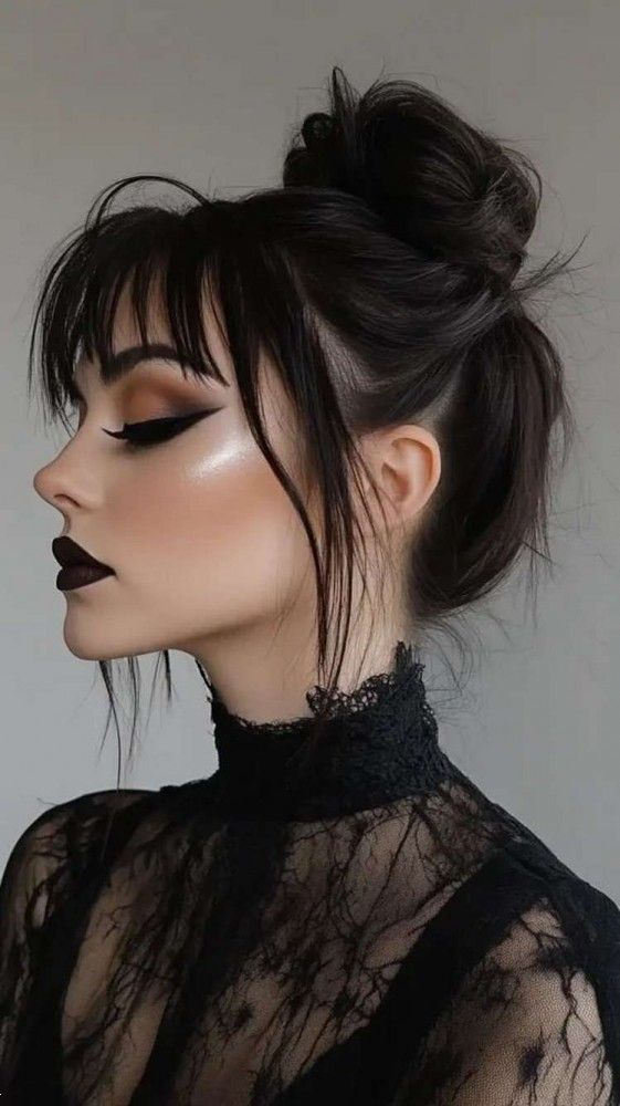 میکاپ دارک | میکاپ دارک دخترانه 1404 با رژ لب سیاه و سایه چشم های تیره و خاص برای همه سنین