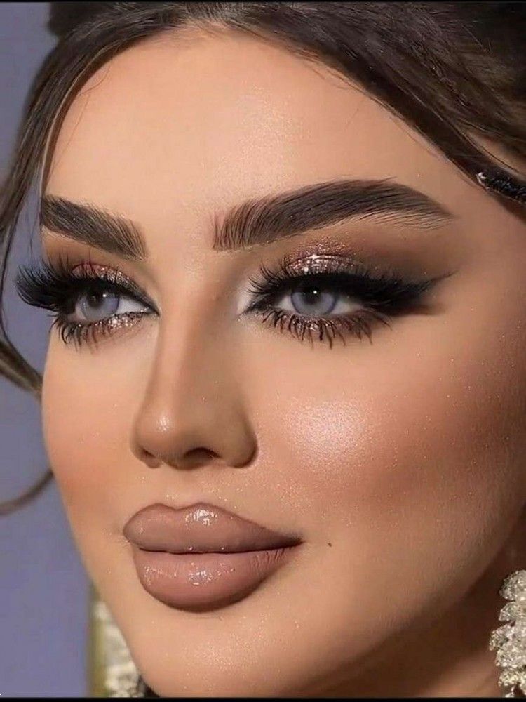 میکاپ دارک | میکاپ دارک دخترانه 1404 با رژ لب سیاه و سایه چشم های تیره و خاص برای همه سنین
