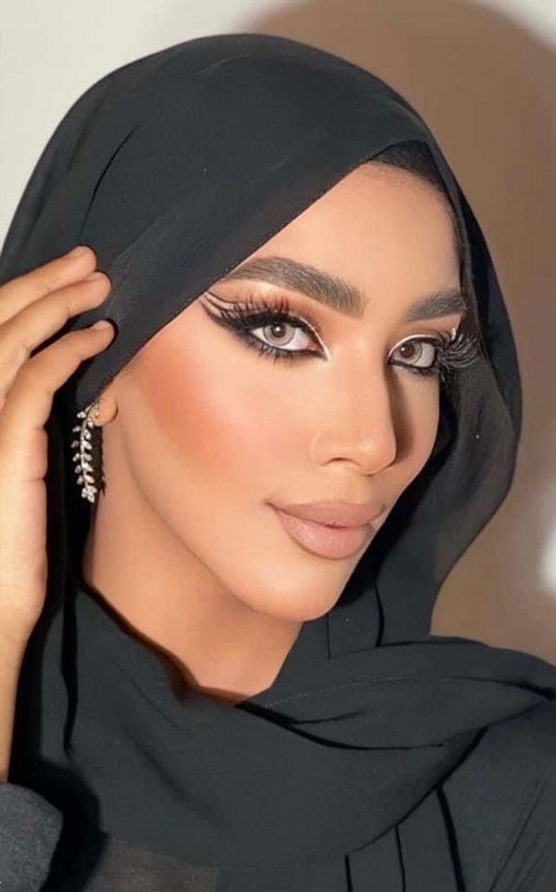 میکاپ دارک | میکاپ دارک دخترانه 1404 با رژ لب سیاه و سایه چشم های تیره و خاص برای همه سنین
