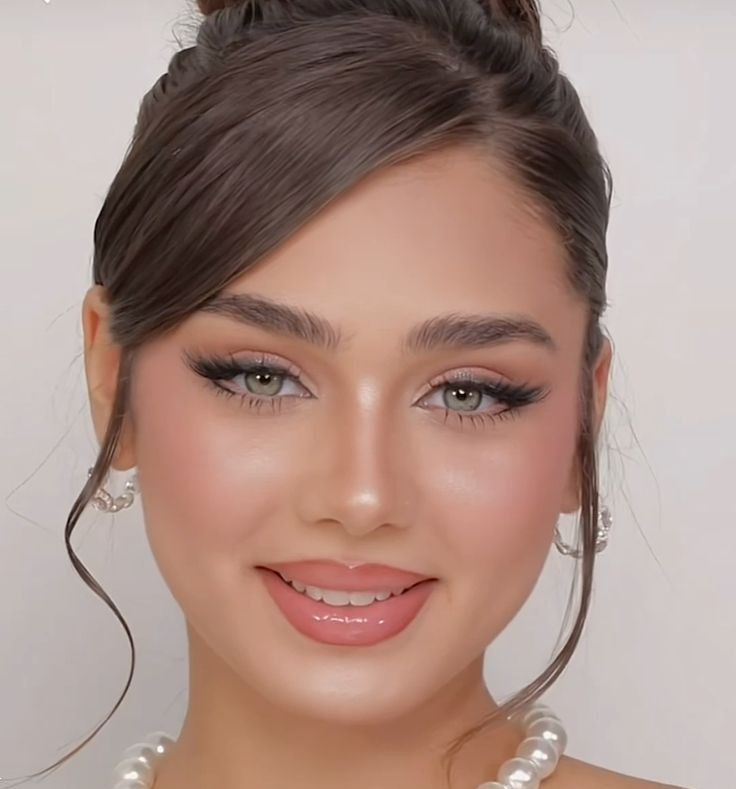 مدل ارایش دخترانه ساده و شیک برای عروسی | جذاب ترین مدل های ارایش دخترانه ساده و شیک برای عروسی