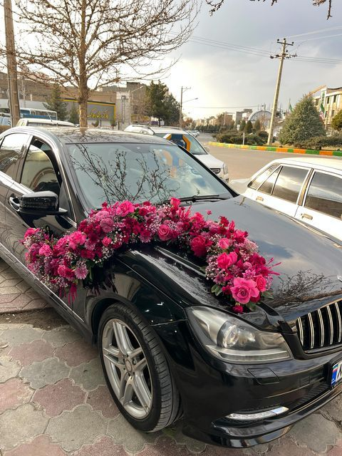 ماشین عروس لاکچری | تماشایی ترین مدل های تزیین ماشین عروس لاکچری ترند ۲۰۲۵ برای عروسی های مجلل و رویایی! + نکات تکمیلی