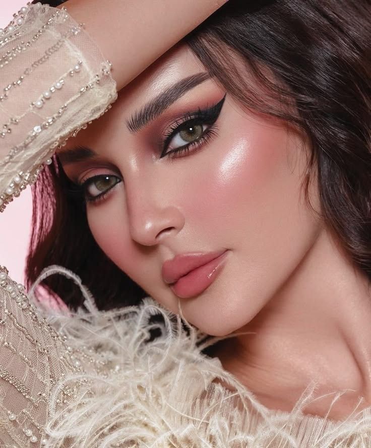 سایه چشم عروس | ۳۰ مدل سایه چشم عروس شیک و خاص ویژه عروس‌های ۲۰۲۵ برای درخشیدن در روز عروسی + نکات میکاپ حرفه‌ای!