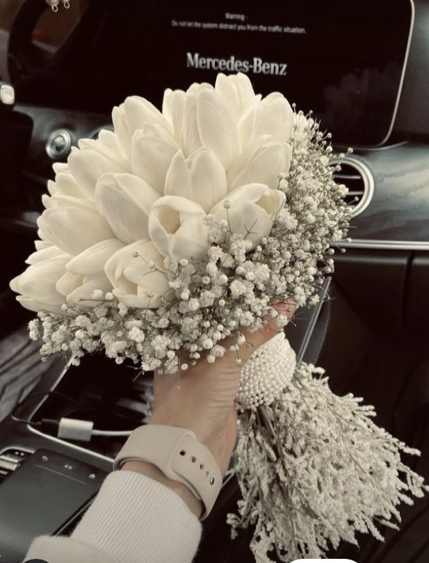دسته گل سفید عروس | ۲۵ مدل خاص و لاکچری دسته گل سفید عروس برای عروس های شیک‌پسند ۲۰۲۵ با طرح های لوکس و دلبر+ نکات انتخاب!