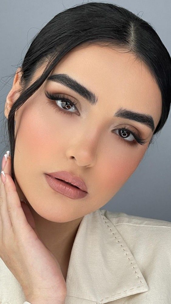 آرایش لایت با موی مشکی دخترانه | 20 آرایش لایت با موی مشکی دخترانه برای عروس و عروسی