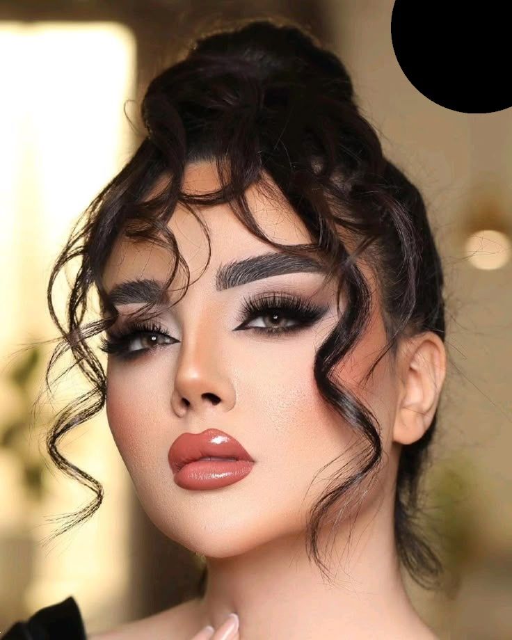 مدل آرایش با لباس مشکی | جذاب ترین و شیک ترین مدل آرایش با لباس مشکی مخصوص دلبری کردن نو عروس ها!