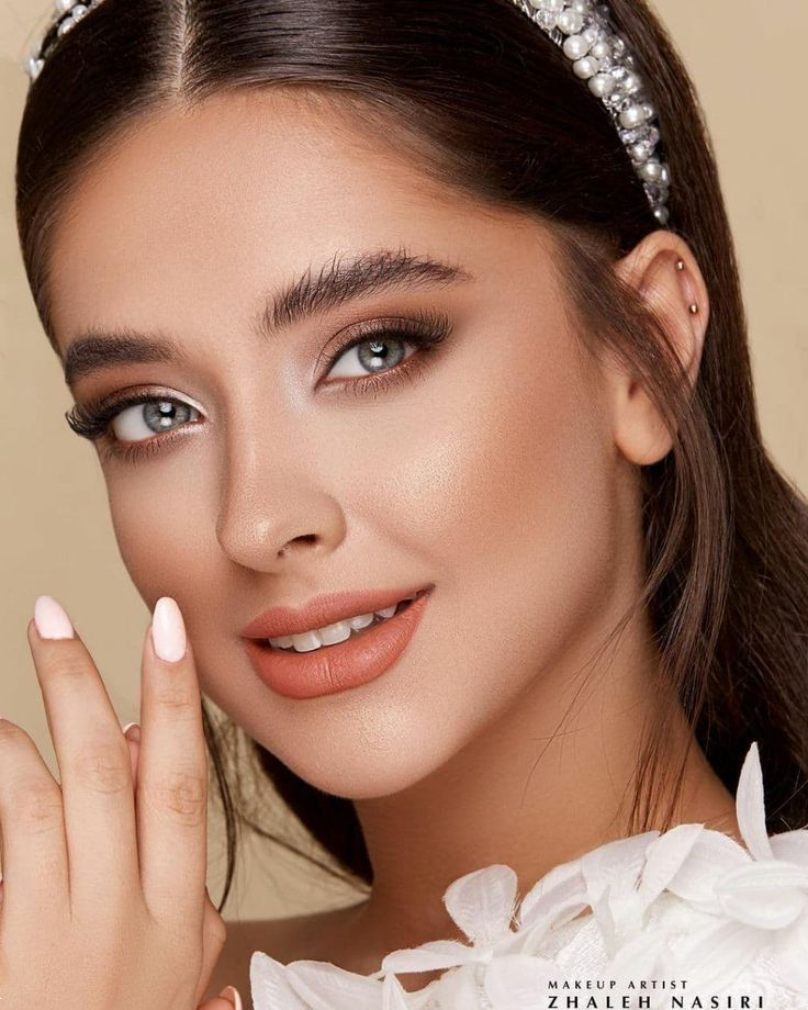 آرایش چشم عروس ۱۴۰۴ | ۲۵ مدل شیک و خاص آرایش چشم عروس ۱۴۰۴ برای چهره ای دل‌فریب و جذاب در شب عروسی! (از ملایم تا اسموکی حرفه‌ای، مناسب هر فرم چشم و صورتی)
