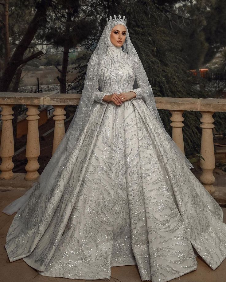 مدل لباس عروس عربی | گالری زیباترین مدل های لباس عروس عربی سنگ‌دوزی شده، کویتی، پرنسسی و خاص ترند ۱۴۰۴ برای درخشش خیره‌کننده در شب عروسی!