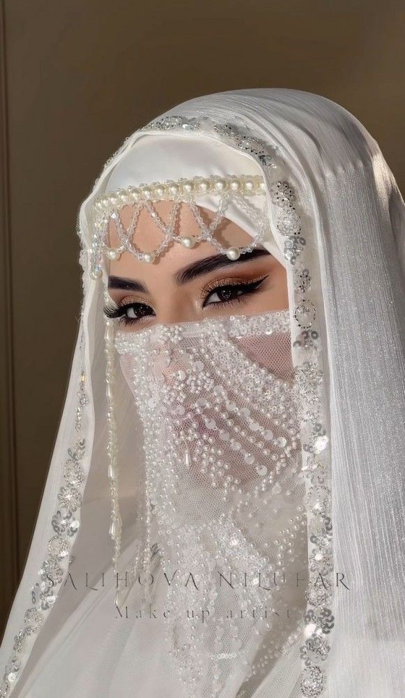 مدل لباس عروس عربی | گالری زیباترین مدل های لباس عروس عربی سنگ‌دوزی شده، کویتی، پرنسسی و خاص ترند ۱۴۰۴ برای درخشش خیره‌کننده در شب عروسی!