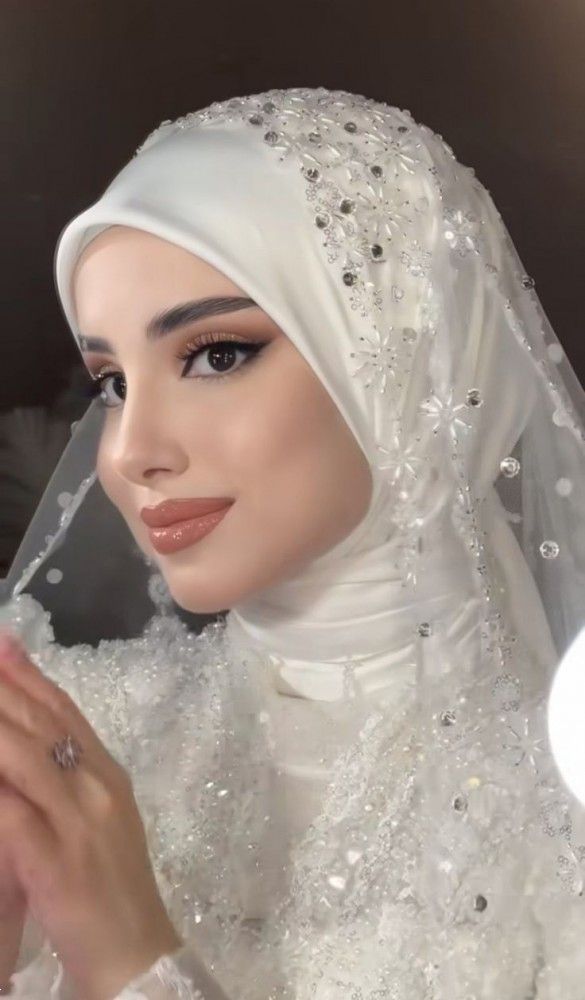 مدل لباس عروس عربی | گالری زیباترین مدل های لباس عروس عربی سنگ‌دوزی شده، کویتی، پرنسسی و خاص ترند ۱۴۰۴ برای درخشش خیره‌کننده در شب عروسی!