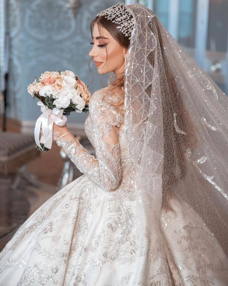 مدل لباس عروس عربی | گالری زیباترین مدل های لباس عروس عربی سنگ‌دوزی شده، کویتی، پرنسسی و خاص ترند ۱۴۰۴ برای درخشش خیره‌کننده در شب عروسی!