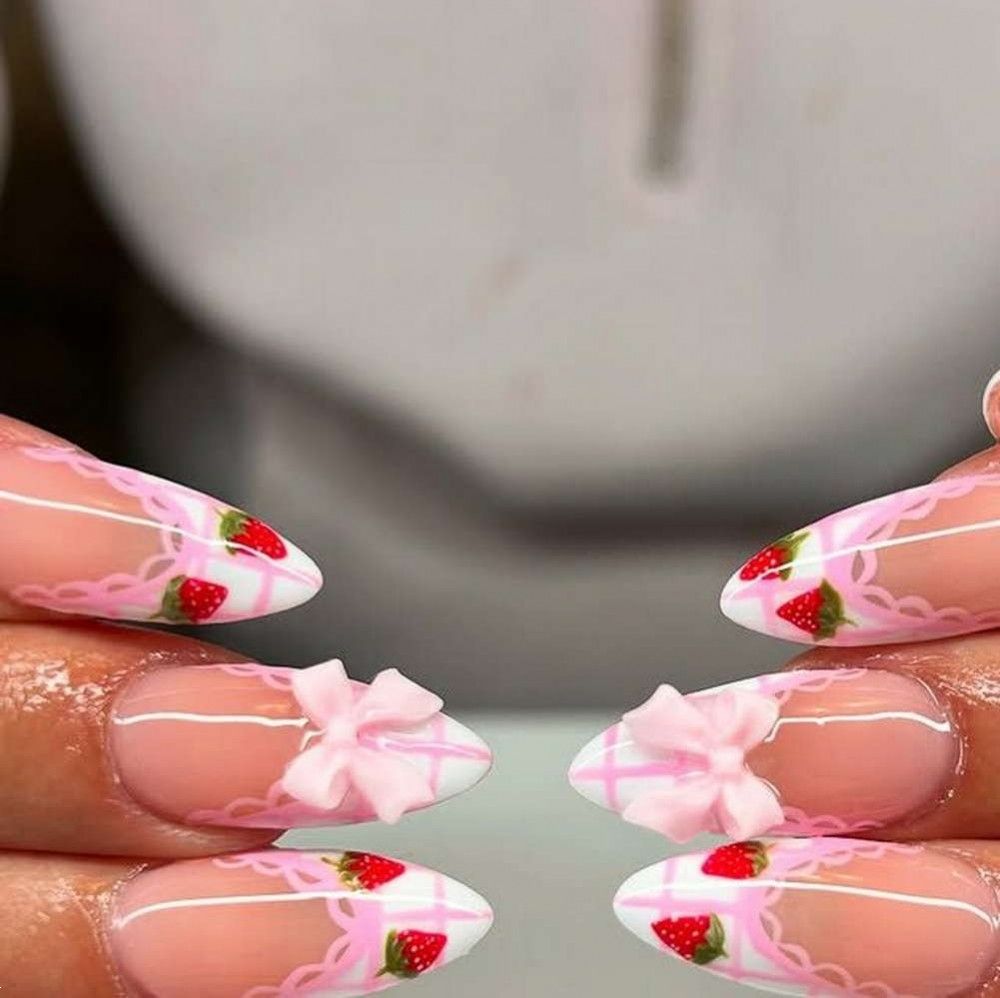 طرح ناخن توت فرنگی | 30 مدل طرح ناخن توت فرنگی کیوت در متنوع ترین طراحی و رنگ ها