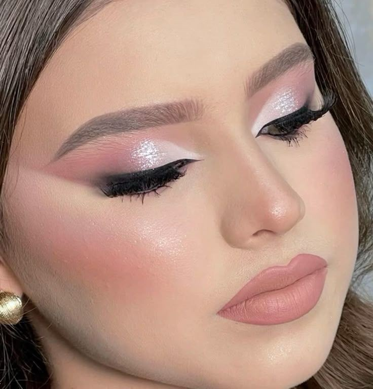 سایه چشم اکلیلی عروس | گالری ۳۰ ایده جذاب برای درخشش خیره‌کننده در شب عروسی با سایه چشم اکلیلی عروس (از لایت تا گلیتری لاکچری!)