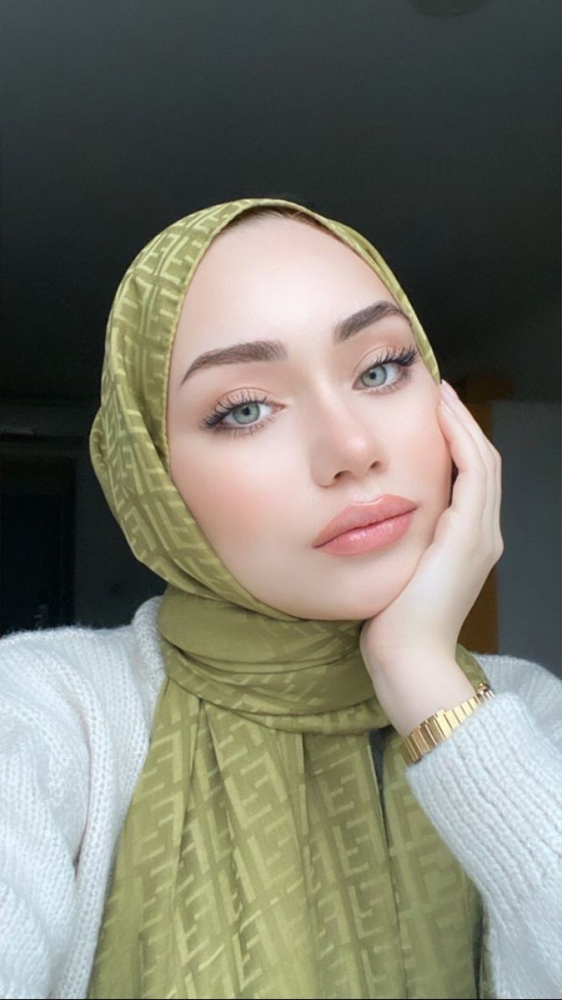 میکاپ روسی 2025 | از آرایش پوست تا سایه و لب، جذاب‌ترین استایل های مدل میکاپ روسی دخترانه و عروسانه! + نکات طلایی که باید بدانید!