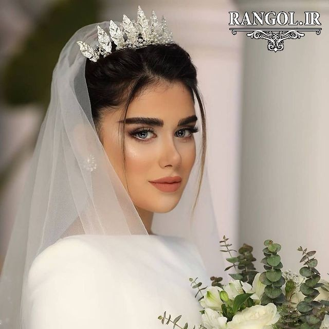 مدل جلو مو برای عروسی | ۳۰ ایده ساده و لاکچری مدل جلو مو برای عروسی از فرق وسط تا پیچ‌های مجلسی! (ترند های شیک ۱۴۰۴)