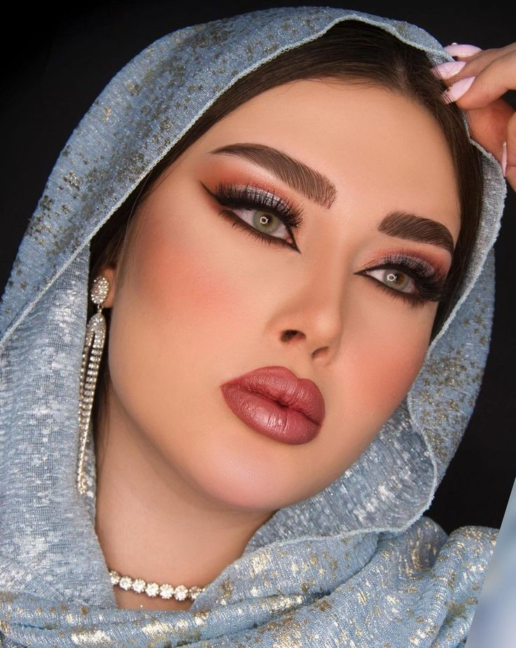 مدل آرایش مجلسی عربی جدید | ۳۰ استایل افسونگر با مدل آرایش مجلسی عربی جدید ۲۰۲۵ برای چهره‌ای پرجلوه در عروسی و مهمانی! (از ساده تا گلیتری)
