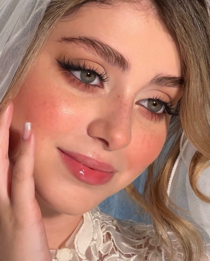مدل مژه عروس | ترندهای جذاب مدل مژه عروس ۲۰۲۵ برای یک نگاه خیره‌کننده و دل‌ربا در شب عروسی! (از اکستنشن طبیعی تا والیوم لاکچری)