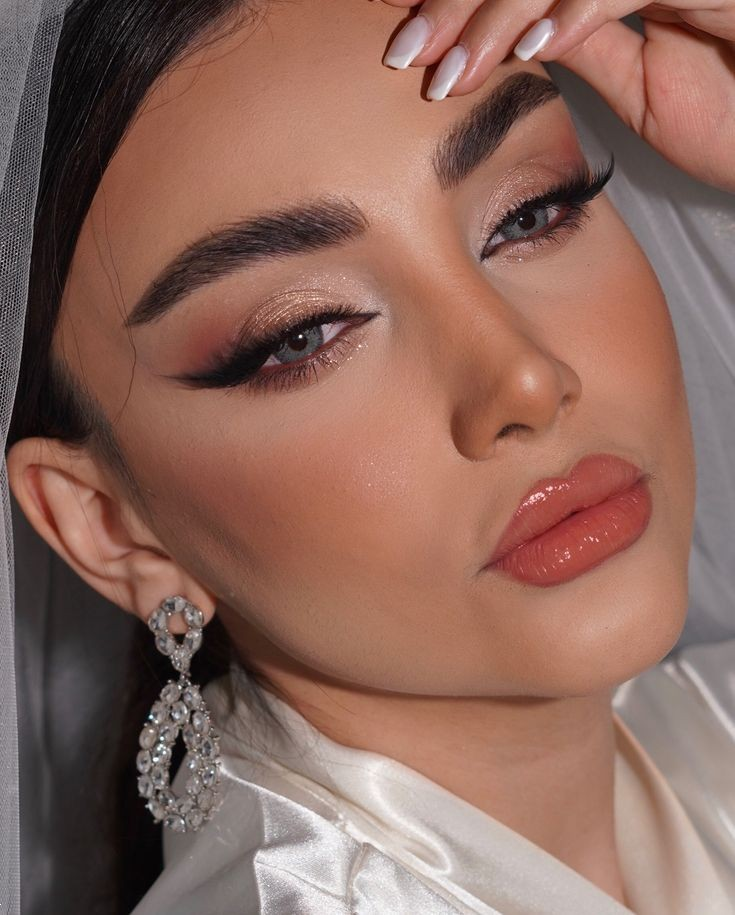 مدل مژه عروس | ترندهای جذاب مدل مژه عروس ۲۰۲۵ برای یک نگاه خیره‌کننده و دل‌ربا در شب عروسی! (از اکستنشن طبیعی تا والیوم لاکچری)