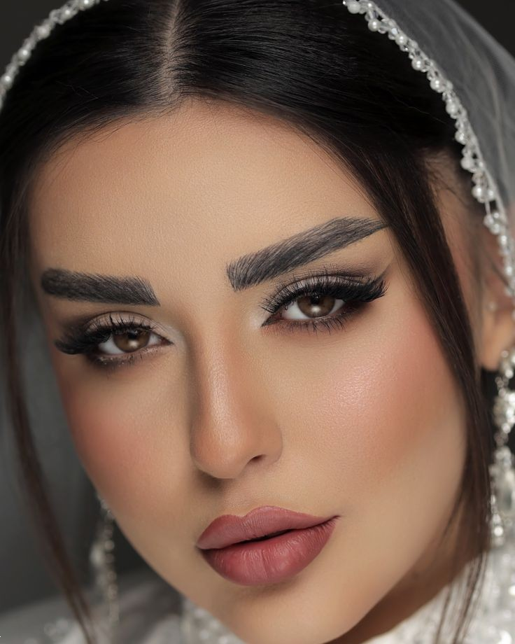 مدل مژه عروس | ترندهای جذاب مدل مژه عروس ۲۰۲۵ برای یک نگاه خیره‌کننده و دل‌ربا در شب عروسی! (از اکستنشن طبیعی تا والیوم لاکچری)