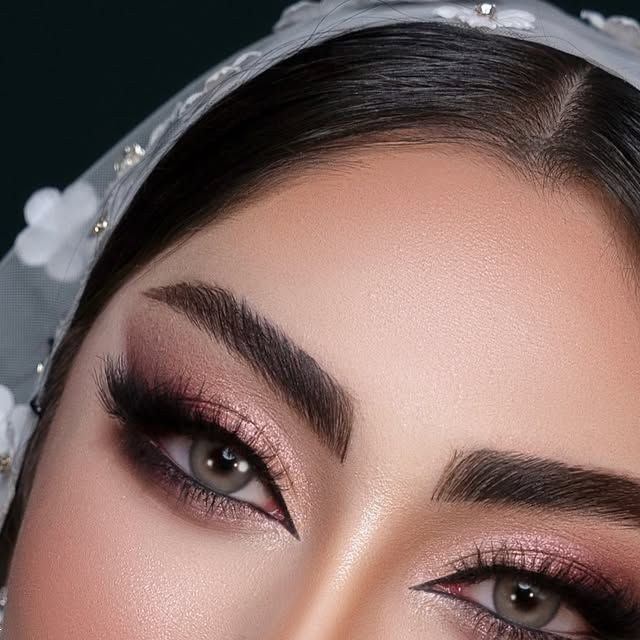 مدل مژه عروس | ترندهای جذاب مدل مژه عروس ۲۰۲۵ برای یک نگاه خیره‌کننده و دل‌ربا در شب عروسی! (از اکستنشن طبیعی تا والیوم لاکچری)