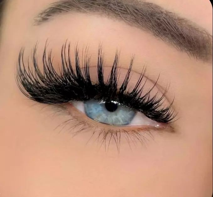 مدل مژه عروس | ترندهای جذاب مدل مژه عروس ۲۰۲۵ برای یک نگاه خیره‌کننده و دل‌ربا در شب عروسی! (از اکستنشن طبیعی تا والیوم لاکچری)