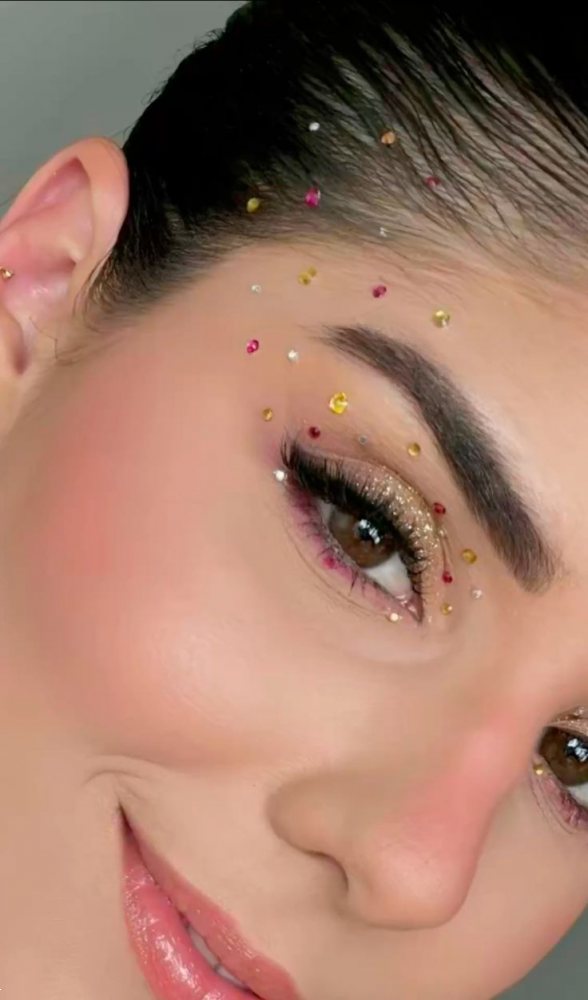 آرایش چشم ۲۰۲۵ برای عروسی | ترندهای شیک و متفاوت آرایش چشم ۲۰۲۵ برای عروسی که زیبایی نگاهتو چندبرابر می‌کنه! (از گلیتری لاکچری تا لایت مینیمال)