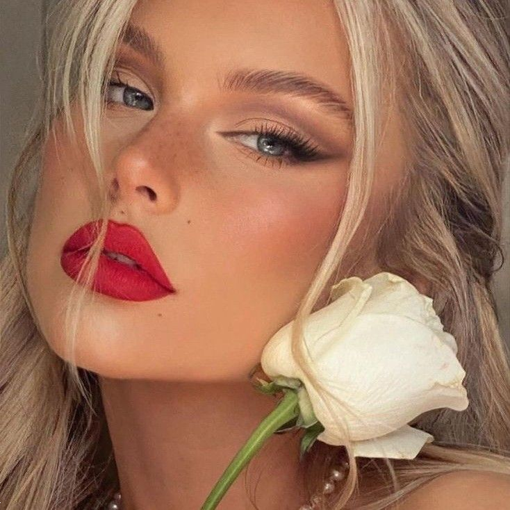 آرایش چشم ۲۰۲۵ برای عروسی | ترندهای شیک و متفاوت آرایش چشم ۲۰۲۵ برای عروسی که زیبایی نگاهتو چندبرابر می‌کنه! (از گلیتری لاکچری تا لایت مینیمال)