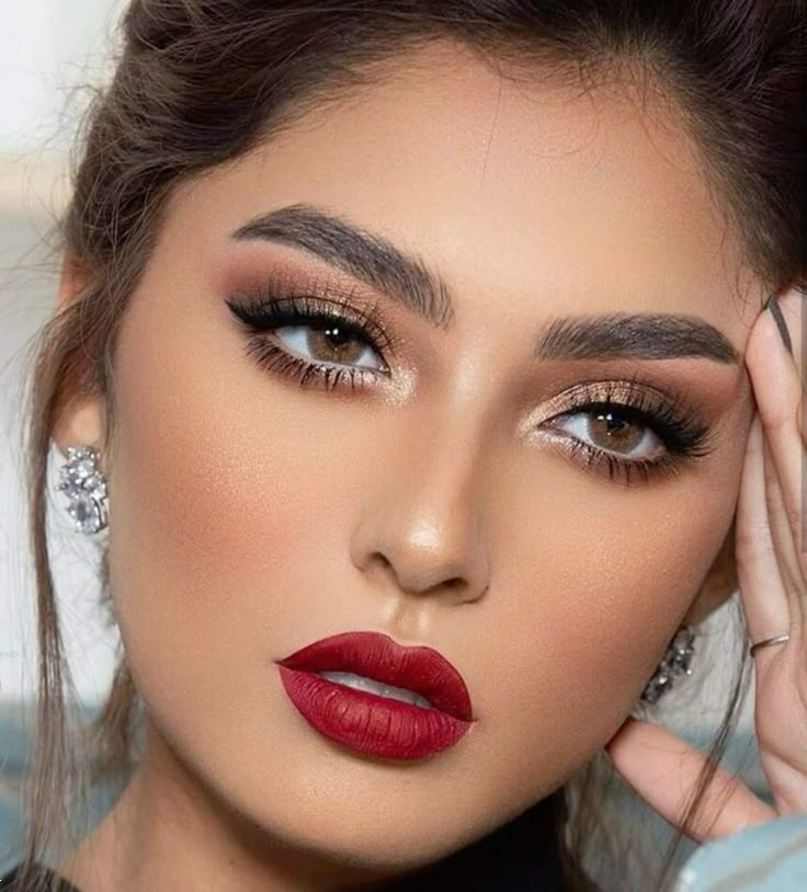آرایش چشم ۲۰۲۵ برای عروسی | ترندهای شیک و متفاوت آرایش چشم ۲۰۲۵ برای عروسی که زیبایی نگاهتو چندبرابر می‌کنه! (از گلیتری لاکچری تا لایت مینیمال)