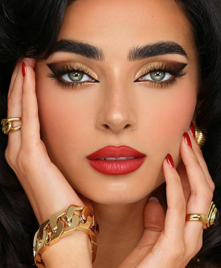 آرایش چشم ۲۰۲۵ برای عروسی | ترندهای شیک و متفاوت آرایش چشم ۲۰۲۵ برای عروسی که زیبایی نگاهتو چندبرابر می‌کنه! (از گلیتری لاکچری تا لایت مینیمال)