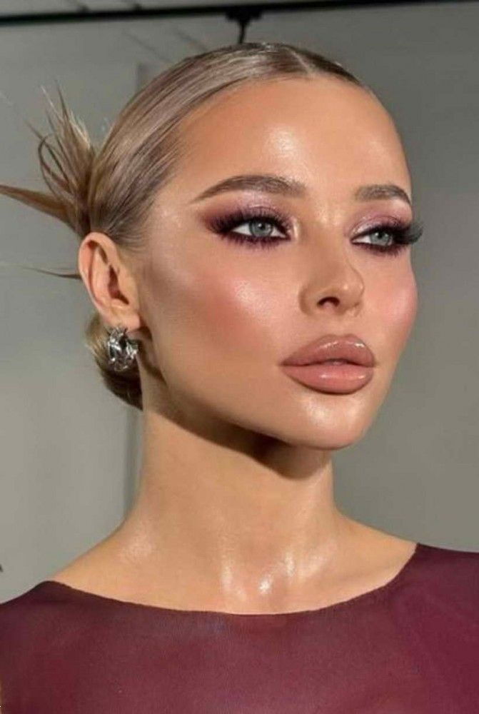 آرایش صورت برای لباس زرشکی | 25 آرایش صورت با لباس زرشکی برای عروسی و مهمانی ها