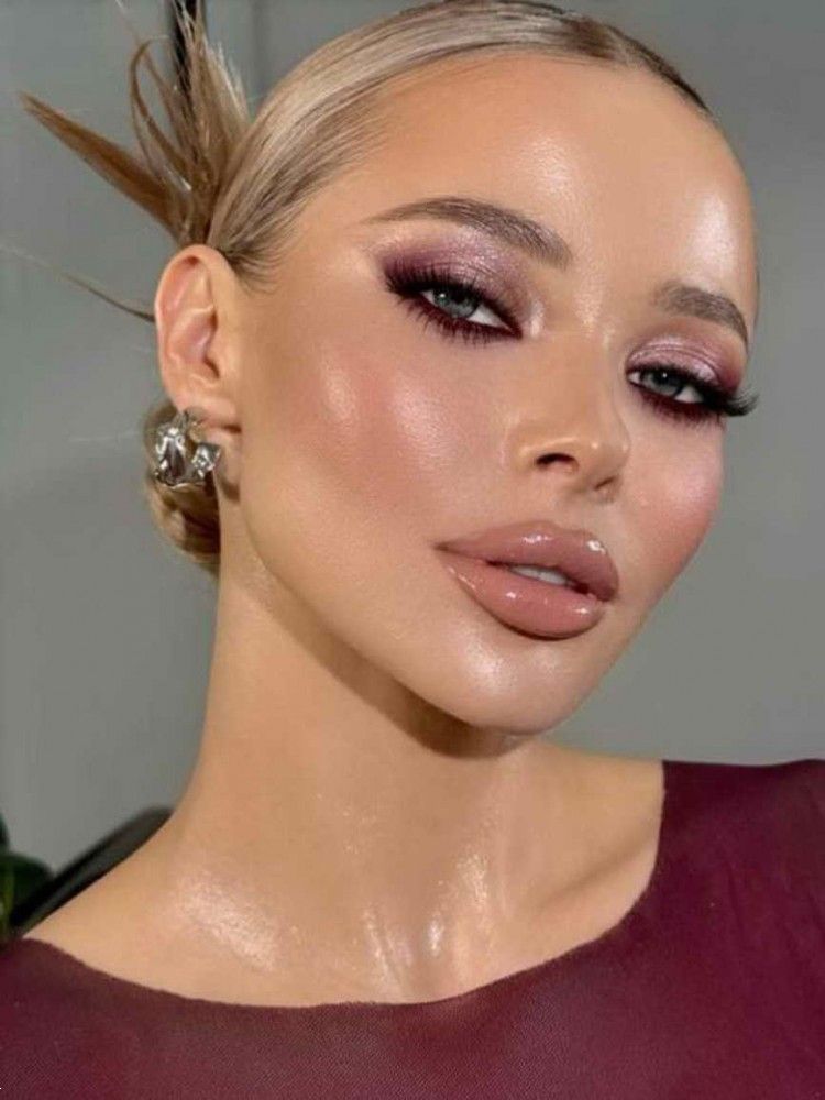 آرایش صورت برای لباس زرشکی | 25 آرایش صورت با لباس زرشکی برای عروسی و مهمانی ها