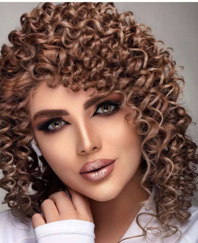 آرایش صورت با موی فر | 20 مدل آرایش صورت با موی فرفری خوشگل برای عروسی و مراسم های خاص