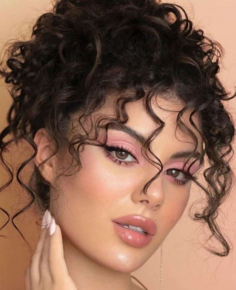 آرایش صورت با موی فر | 20 مدل آرایش صورت با موی فرفری خوشگل برای عروسی و مراسم های خاص