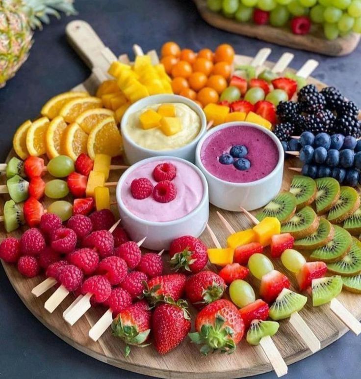 میوه با سیخ چوبی برای تولد | 20 تزیین میوه با سیخ چوبی برای تولد و مراسم های خاص