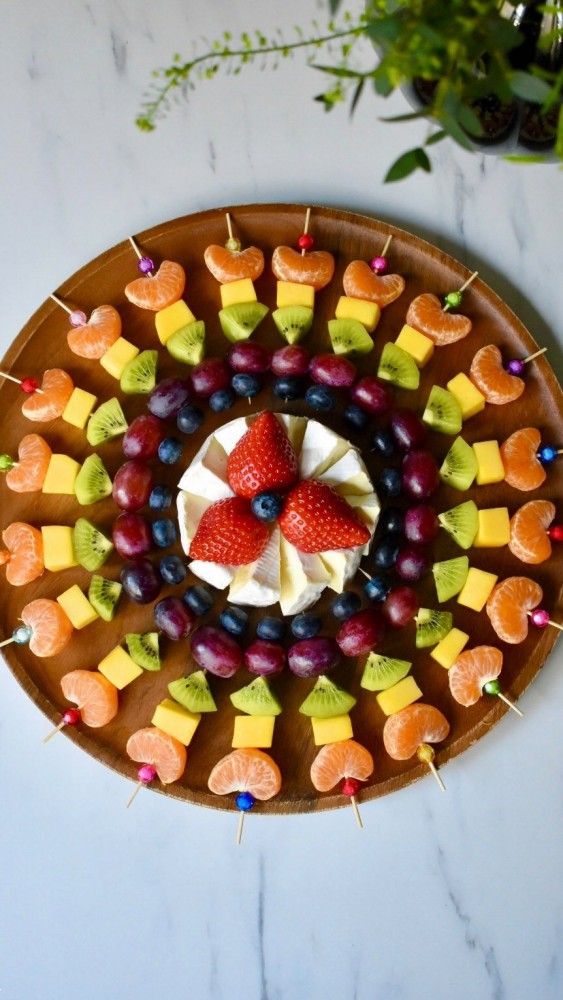 میوه با سیخ چوبی برای تولد | 20 تزیین میوه با سیخ چوبی برای تولد و مراسم های خاص