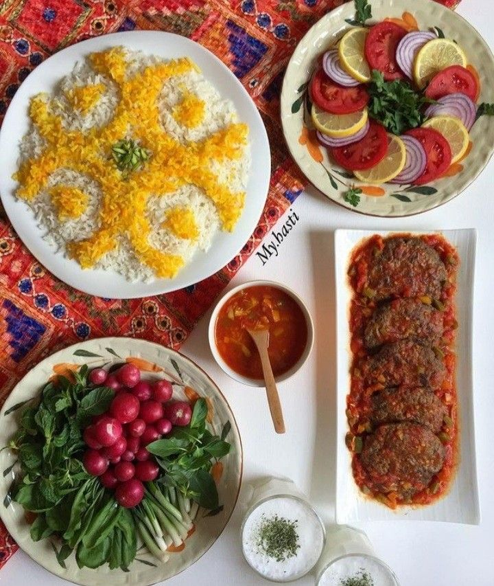 تزیین سفره شام ۲۰۲۵ | ۳۰ مدل ساده و لاکچری تزیین سفره شام مخصوص تازه عروس ها و خانم هایی که می‌خواهند در مهمانی ها بدرخشند!