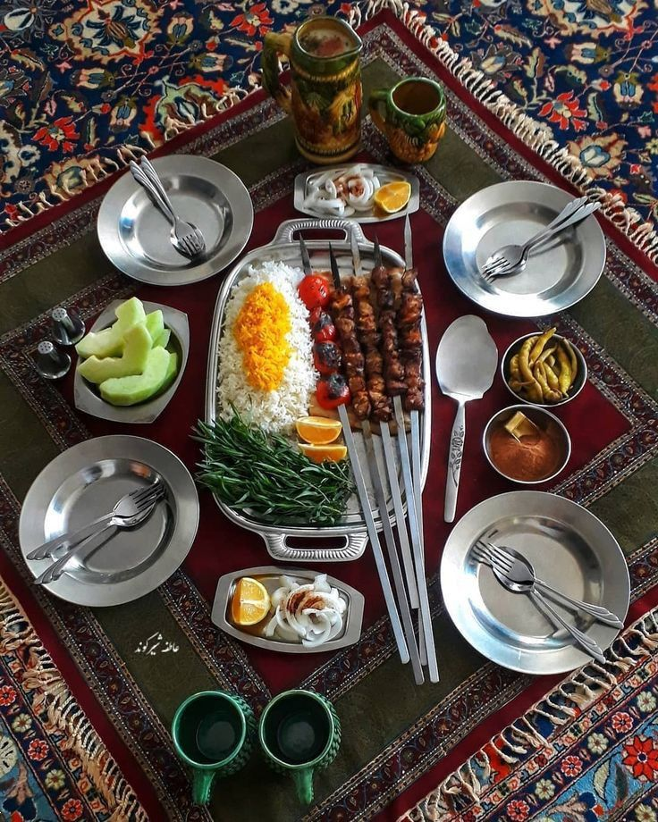تزیین سفره شام ۲۰۲۵ | ۳۰ مدل ساده و لاکچری تزیین سفره شام مخصوص تازه عروس ها و خانم هایی که می‌خواهند در مهمانی ها بدرخشند!