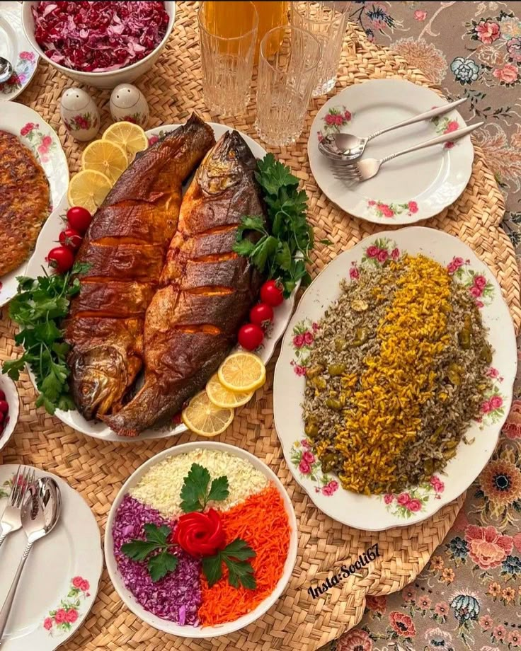 تزیین سفره شام ۲۰۲۵ | ۳۰ مدل ساده و لاکچری تزیین سفره شام مخصوص تازه عروس ها و خانم هایی که می‌خواهند در مهمانی ها بدرخشند!