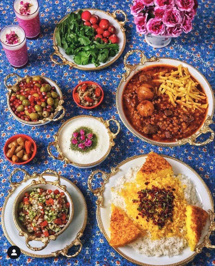تزیین سفره شام ۲۰۲۵ | ۳۰ مدل ساده و لاکچری تزیین سفره شام مخصوص تازه عروس ها و خانم هایی که می‌خواهند در مهمانی ها بدرخشند!