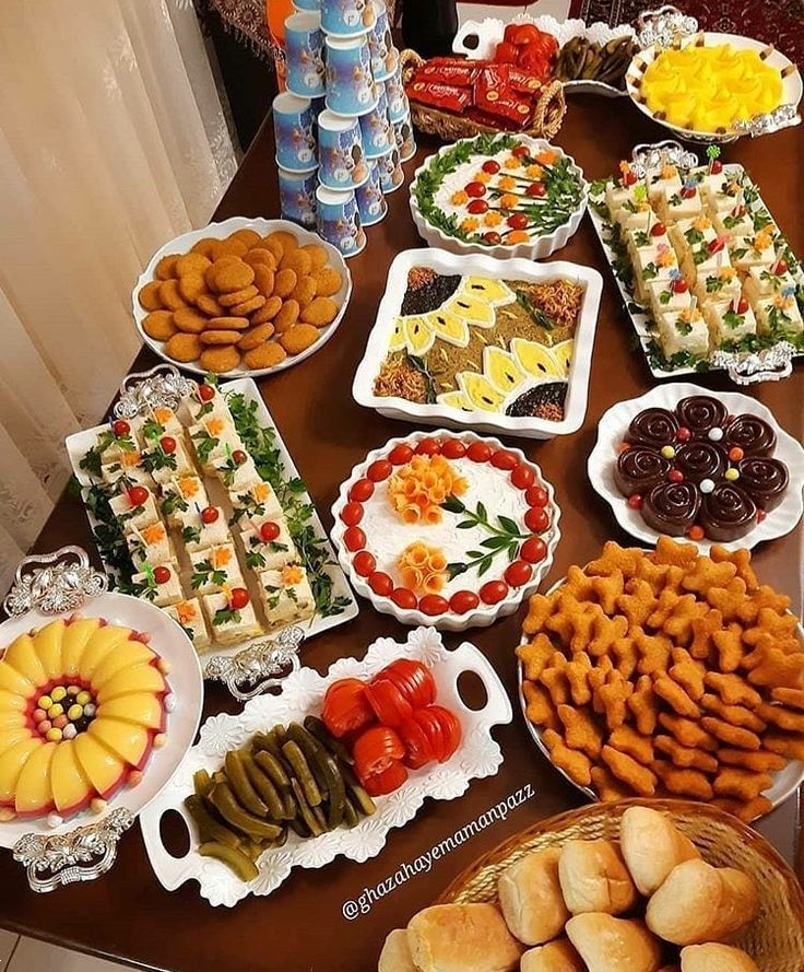 تزیین سفره شام ۲۰۲۵ | ۳۰ مدل ساده و لاکچری تزیین سفره شام مخصوص تازه عروس ها و خانم هایی که می‌خواهند در مهمانی ها بدرخشند!