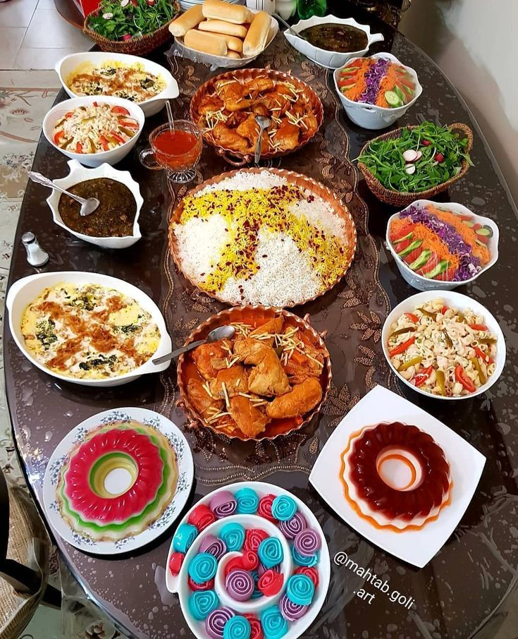 تزیین سفره شام ۲۰۲۵ | ۳۰ مدل ساده و لاکچری تزیین سفره شام مخصوص تازه عروس ها و خانم هایی که می‌خواهند در مهمانی ها بدرخشند!