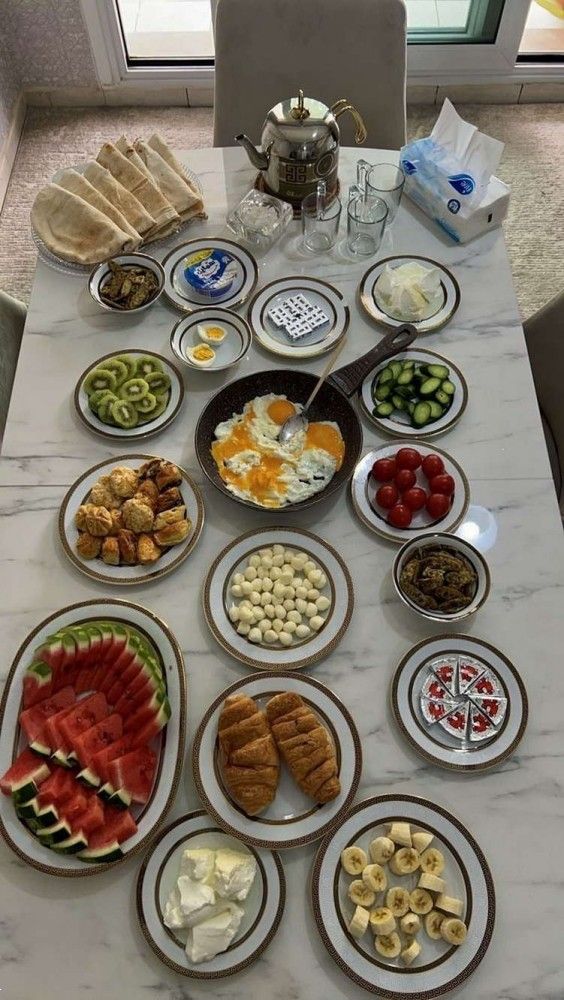 چیدن میز صبحانه لاکچری | 22 ایده های تزیین و چیدن میز صبحانه لاکچری تازه عروس برای مهمان و دونفره