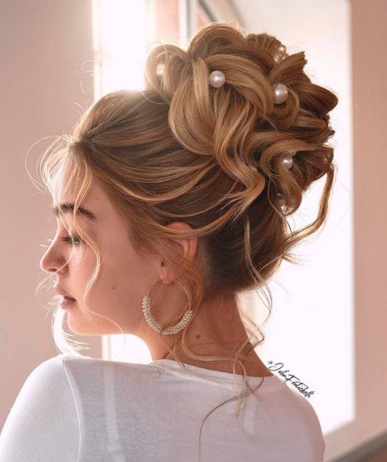 شینیون با موی روشن | با این ۲۵ مدل شینیون با موی روشن و بلوند مناسب عروسی و مهمانی‌های لاکچری، استایل ترند و اروپایی بساز! + راهنمای انتخاب بهترین مدل