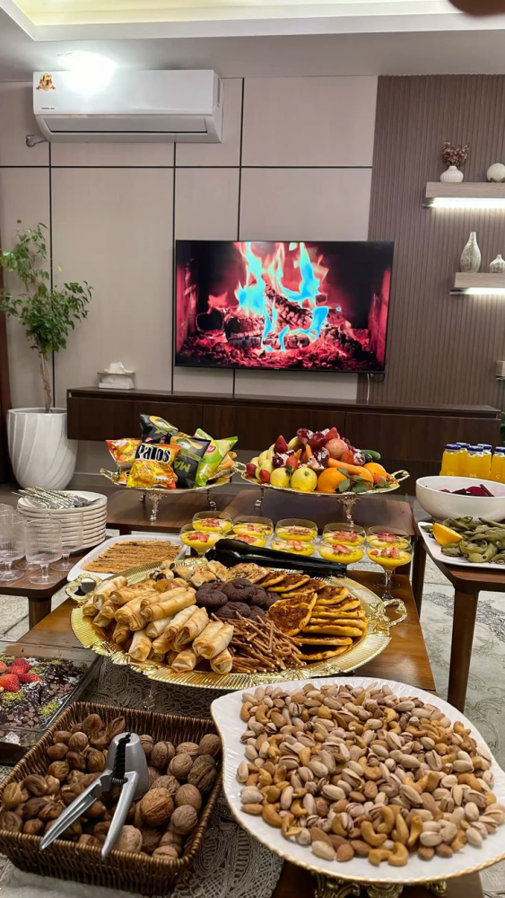 چیدمان میز پذیرایی | ۳۰ مدل چیدمان میز پذیرایی مهمان شیک و مجلسی برای تازه‌عروس‌ها و خانم‌هایی که می‌خواهند هنرنمایی کنند! + نکات کاربردی و مفید