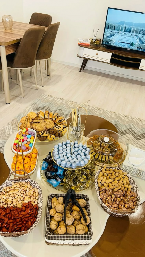 چیدمان میز پذیرایی | ۳۰ مدل چیدمان میز پذیرایی مهمان شیک و مجلسی برای تازه‌عروس‌ها و خانم‌هایی که می‌خواهند هنرنمایی کنند! + نکات کاربردی و مفید