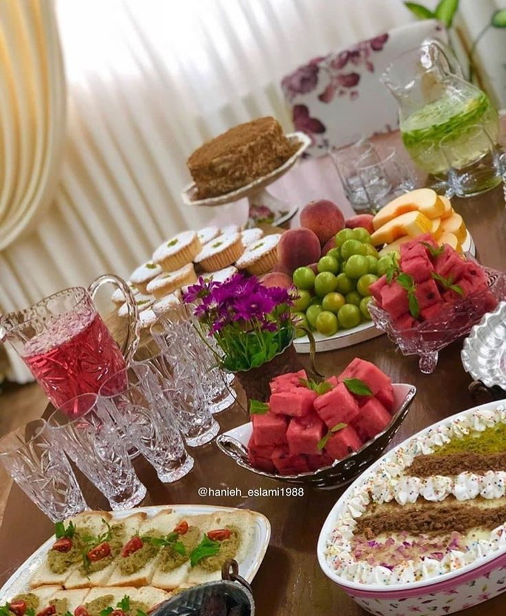 چیدمان میز پذیرایی | ۳۰ مدل چیدمان میز پذیرایی مهمان شیک و مجلسی برای تازه‌عروس‌ها و خانم‌هایی که می‌خواهند هنرنمایی کنند! + نکات کاربردی و مفید