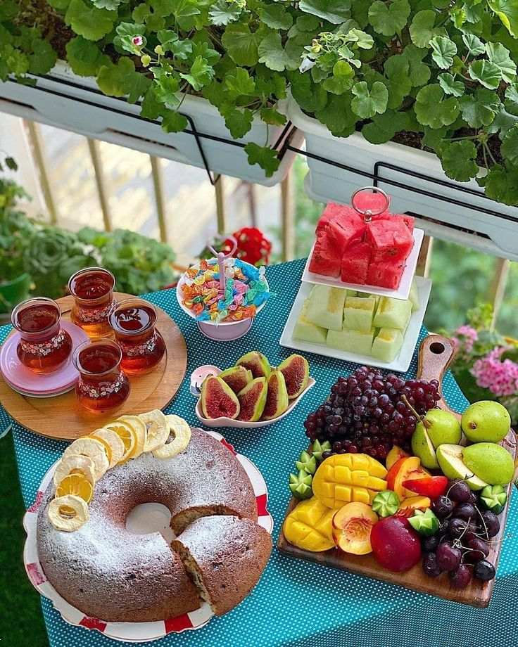 چیدمان میز پذیرایی | ۳۰ مدل چیدمان میز پذیرایی مهمان شیک و مجلسی برای تازه‌عروس‌ها و خانم‌هایی که می‌خواهند هنرنمایی کنند! + نکات کاربردی و مفید