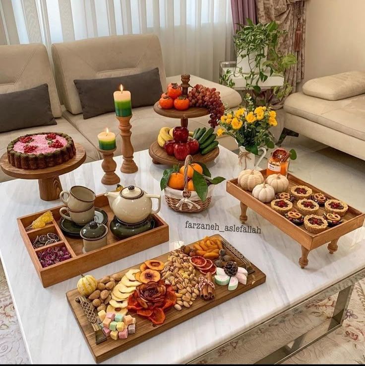 چیدمان میز پذیرایی | ۳۰ مدل چیدمان میز پذیرایی مهمان شیک و مجلسی برای تازه‌عروس‌ها و خانم‌هایی که می‌خواهند هنرنمایی کنند! + نکات کاربردی و مفید
