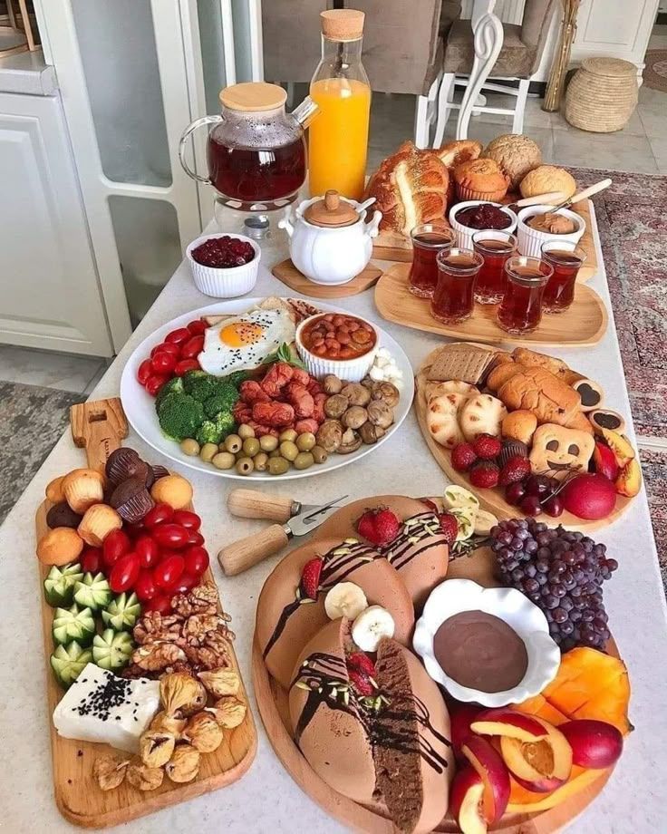 چیدمان میز پذیرایی | ۳۰ مدل چیدمان میز پذیرایی مهمان شیک و مجلسی برای تازه‌عروس‌ها و خانم‌هایی که می‌خواهند هنرنمایی کنند! + نکات کاربردی و مفید